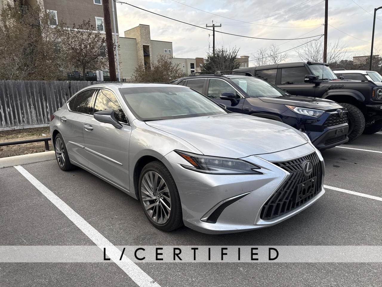 2025 Lexus ES 300h Luxury