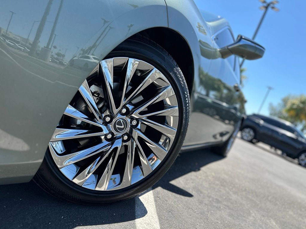 2025 Lexus ES 300h Luxury
