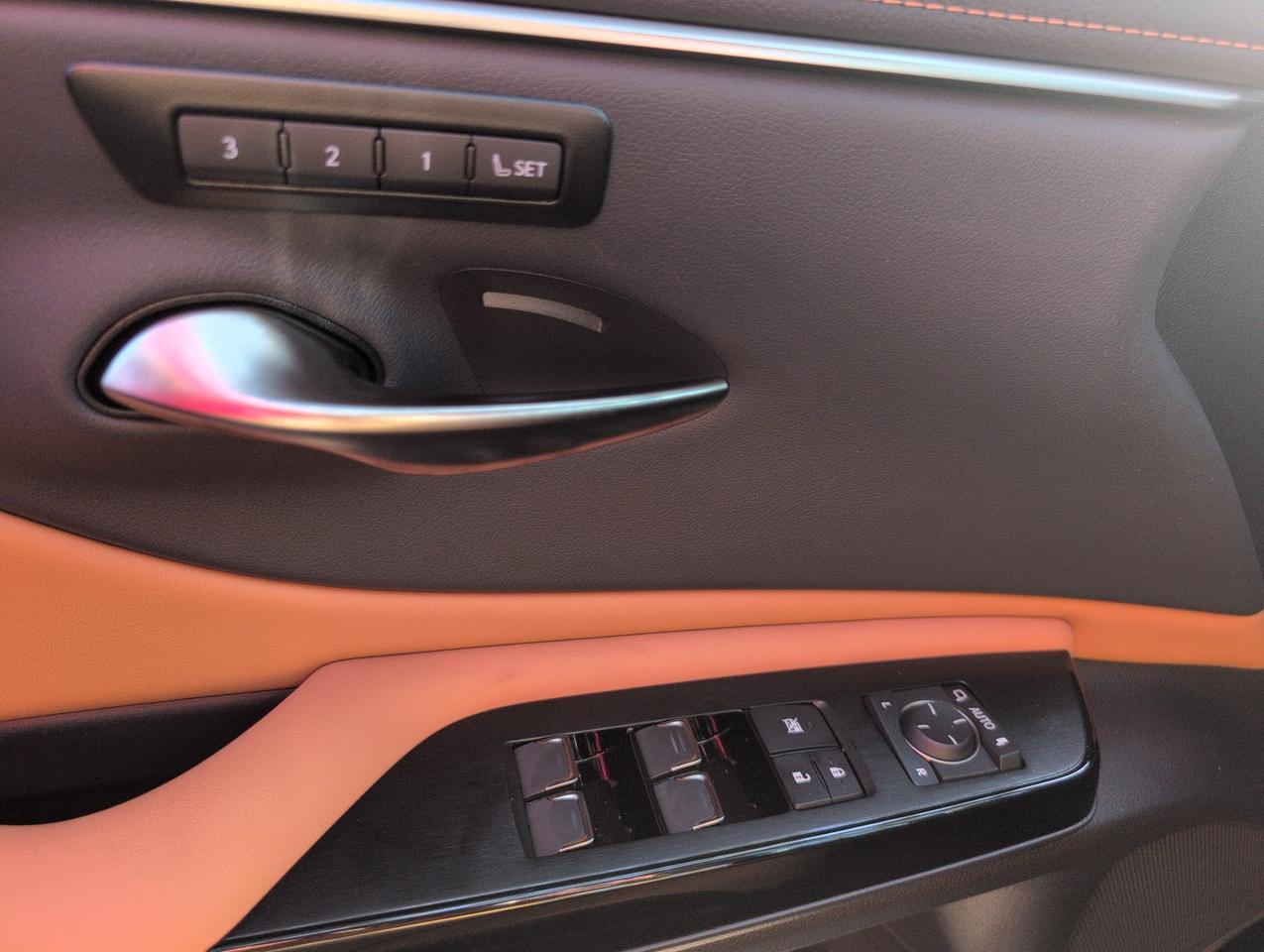 2025 Lexus ES 300h San Antonio TX