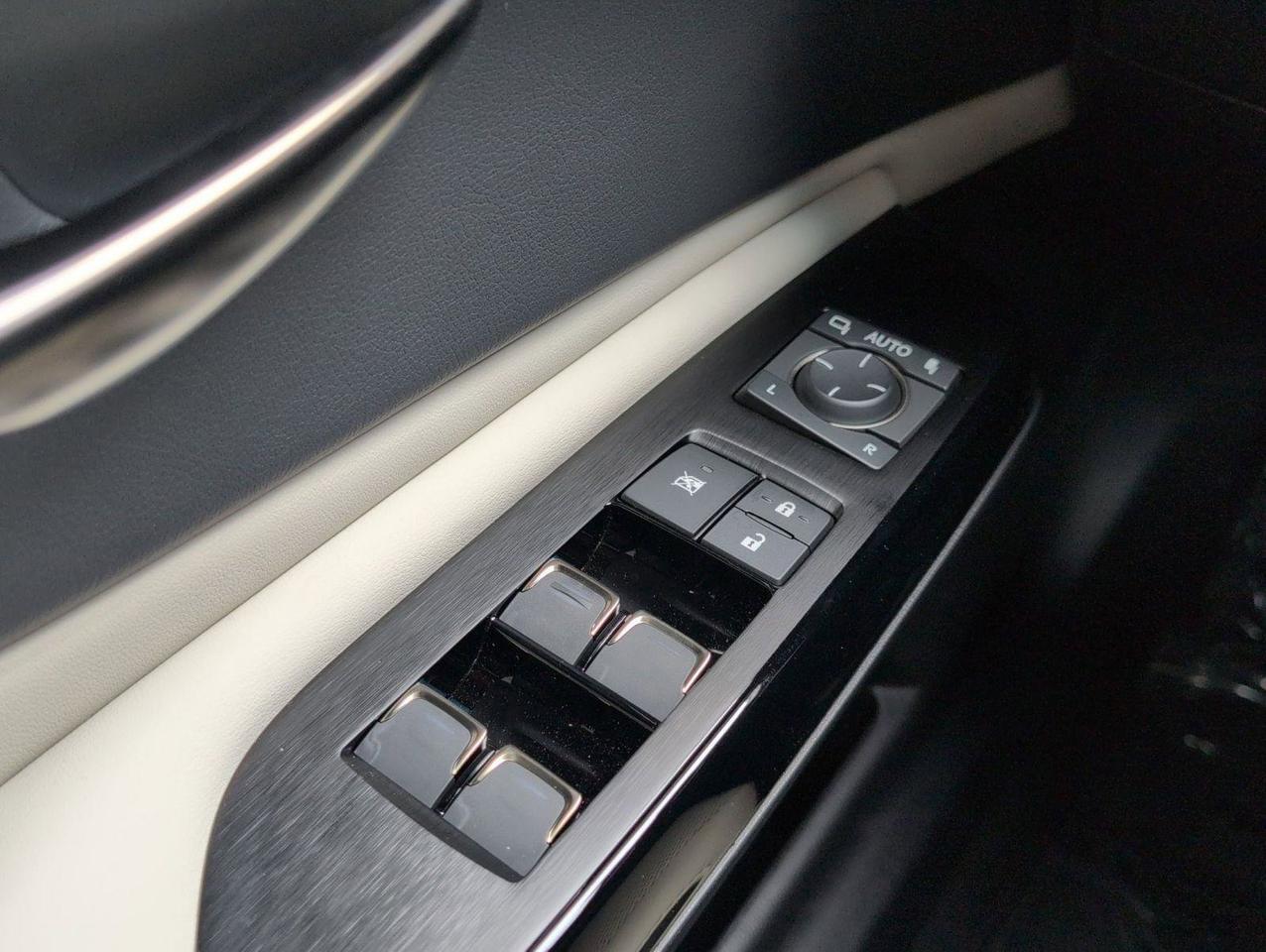 2025 Lexus ES 300h San Antonio TX