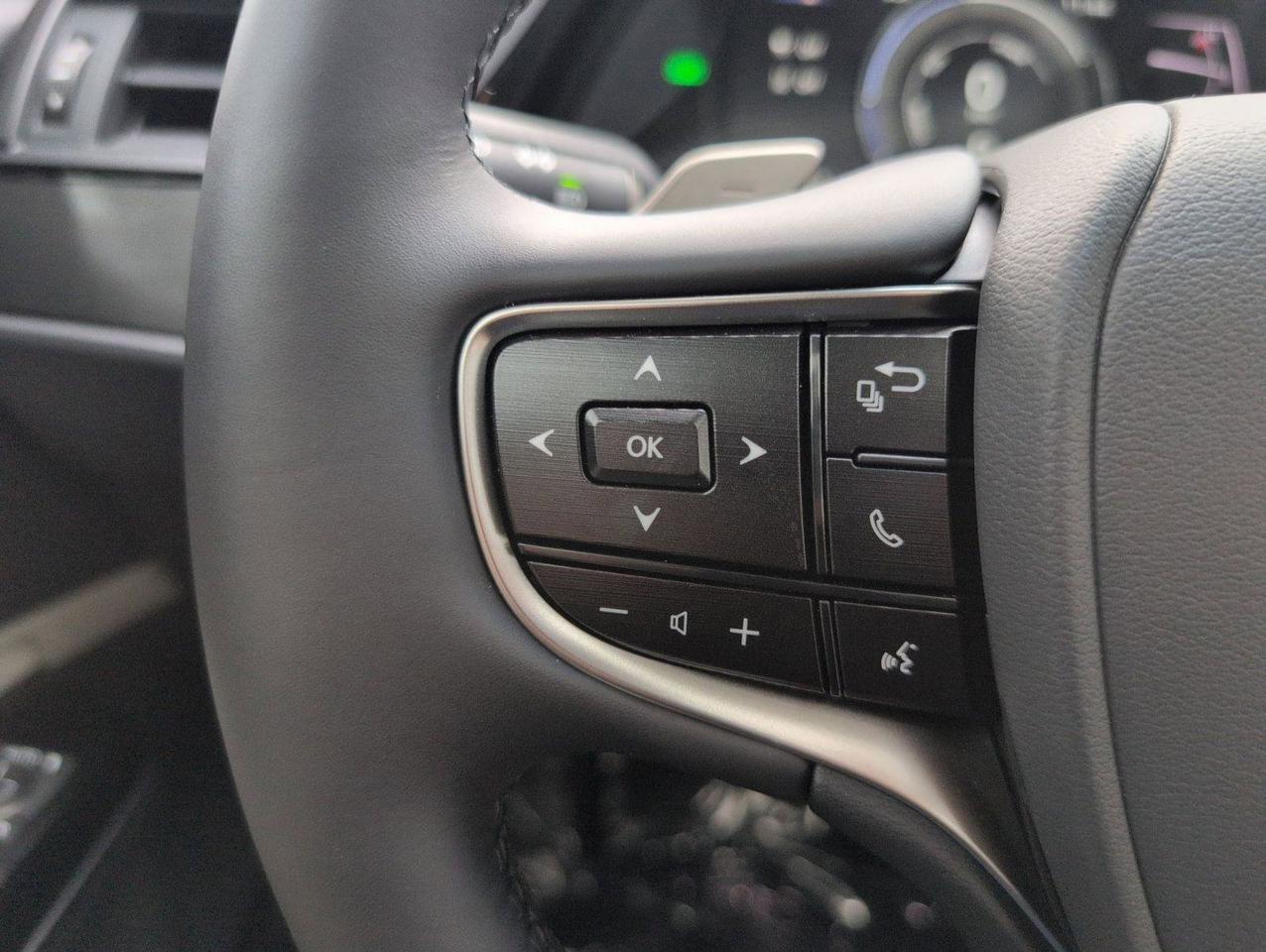 2025 Lexus ES 300h San Antonio TX