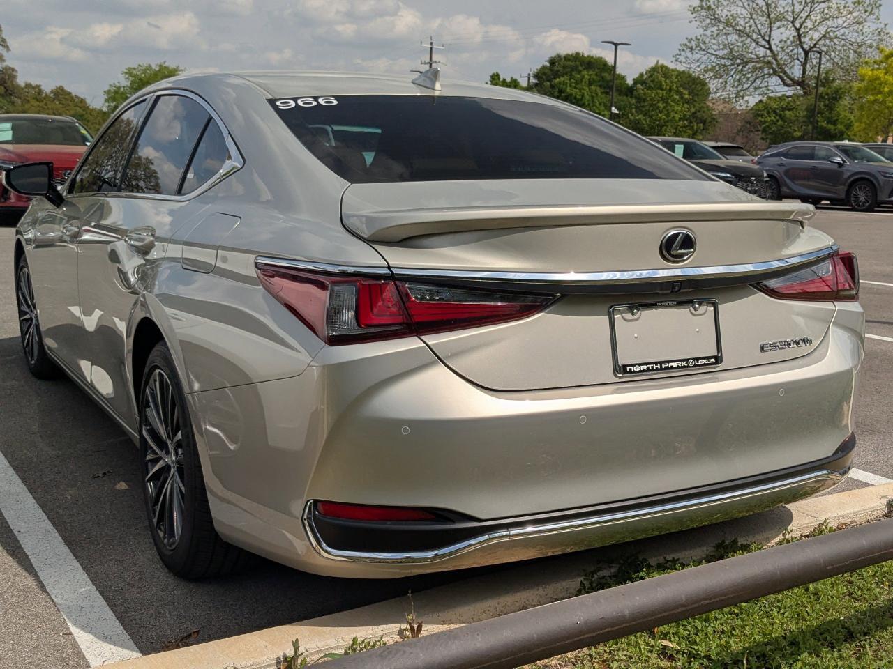 2025 Lexus ES 300h San Antonio TX