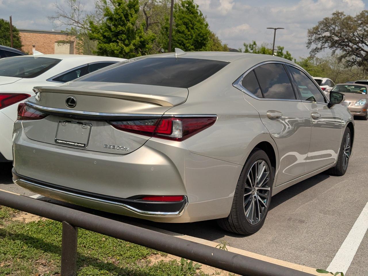2025 Lexus ES 300h San Antonio TX