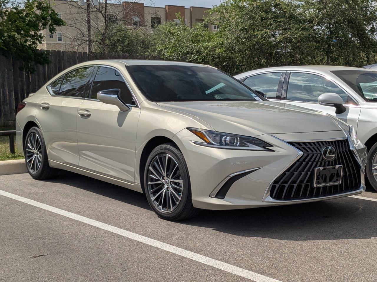 2025 Lexus ES