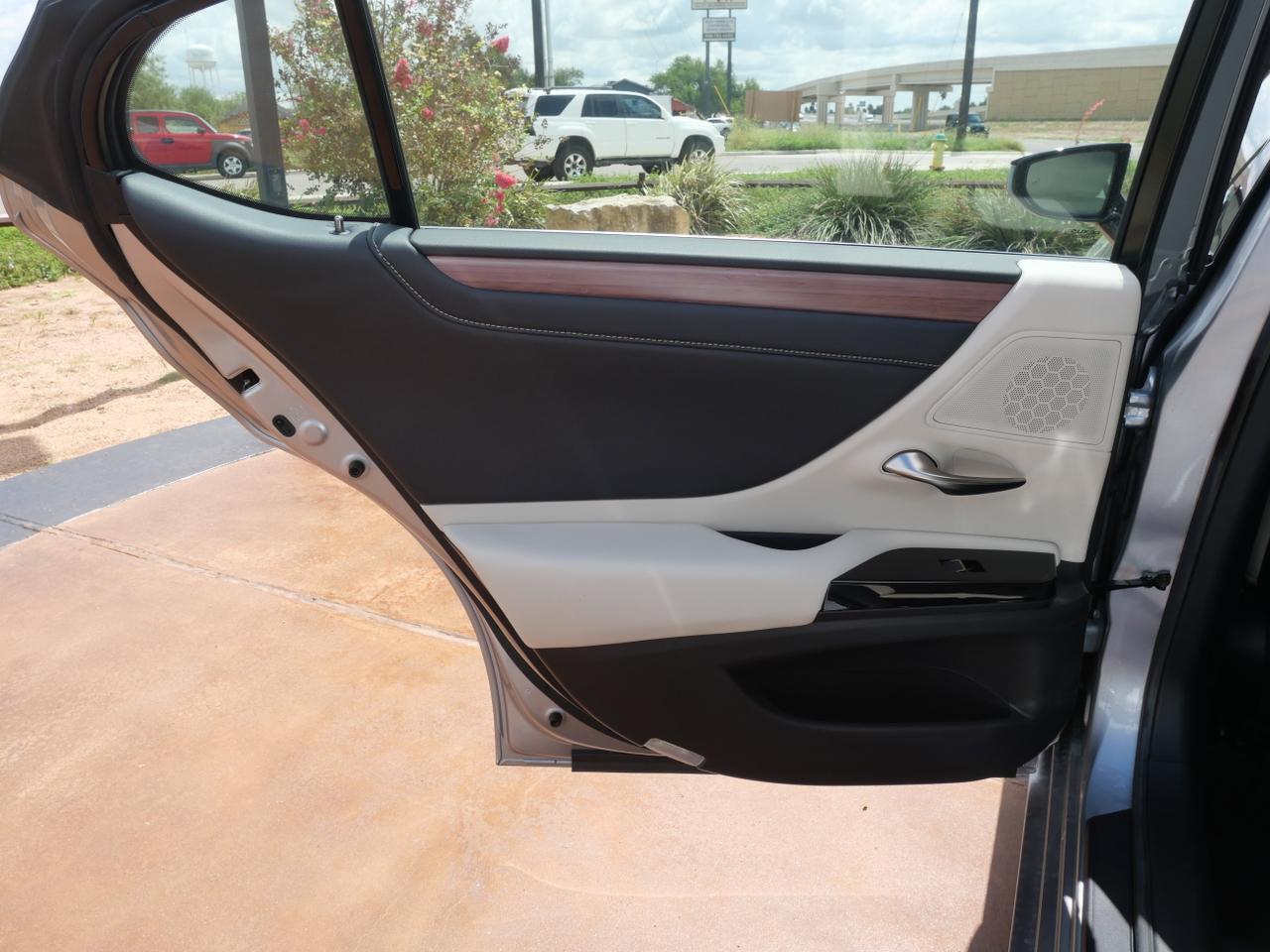 2025 Lexus ES 300h San Juan TX