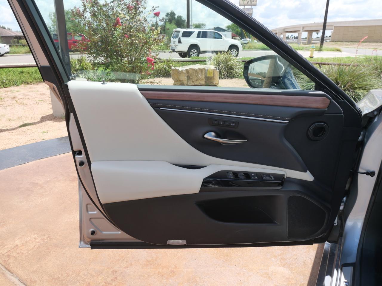 2025 Lexus ES 300h San Juan TX