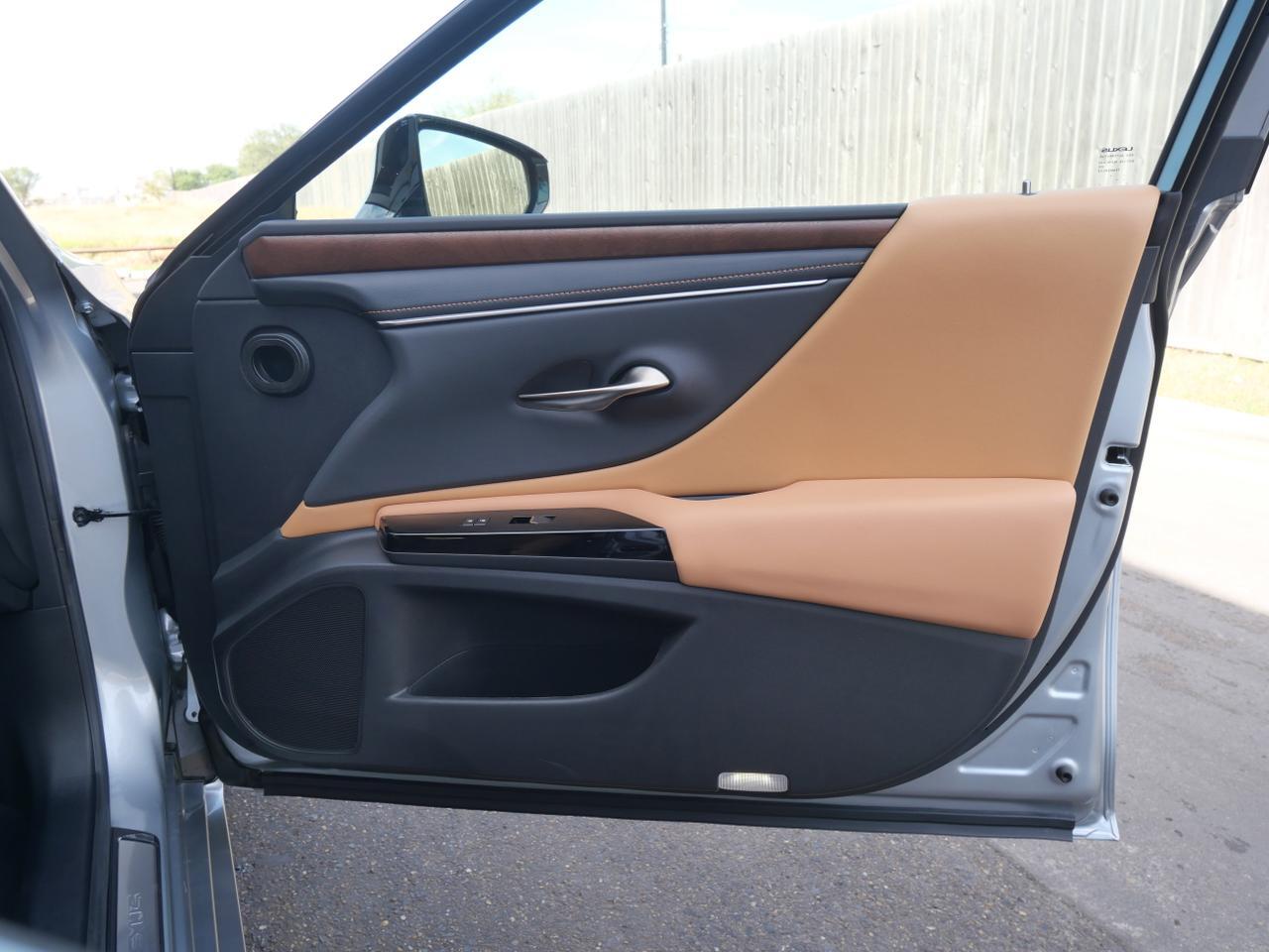 2025 Lexus ES 300h San Juan TX