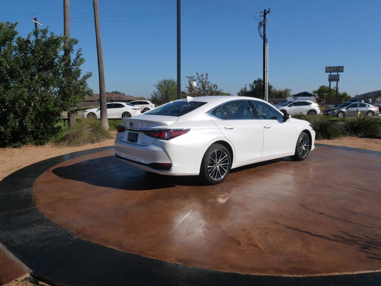 2025 Lexus ES 300h
