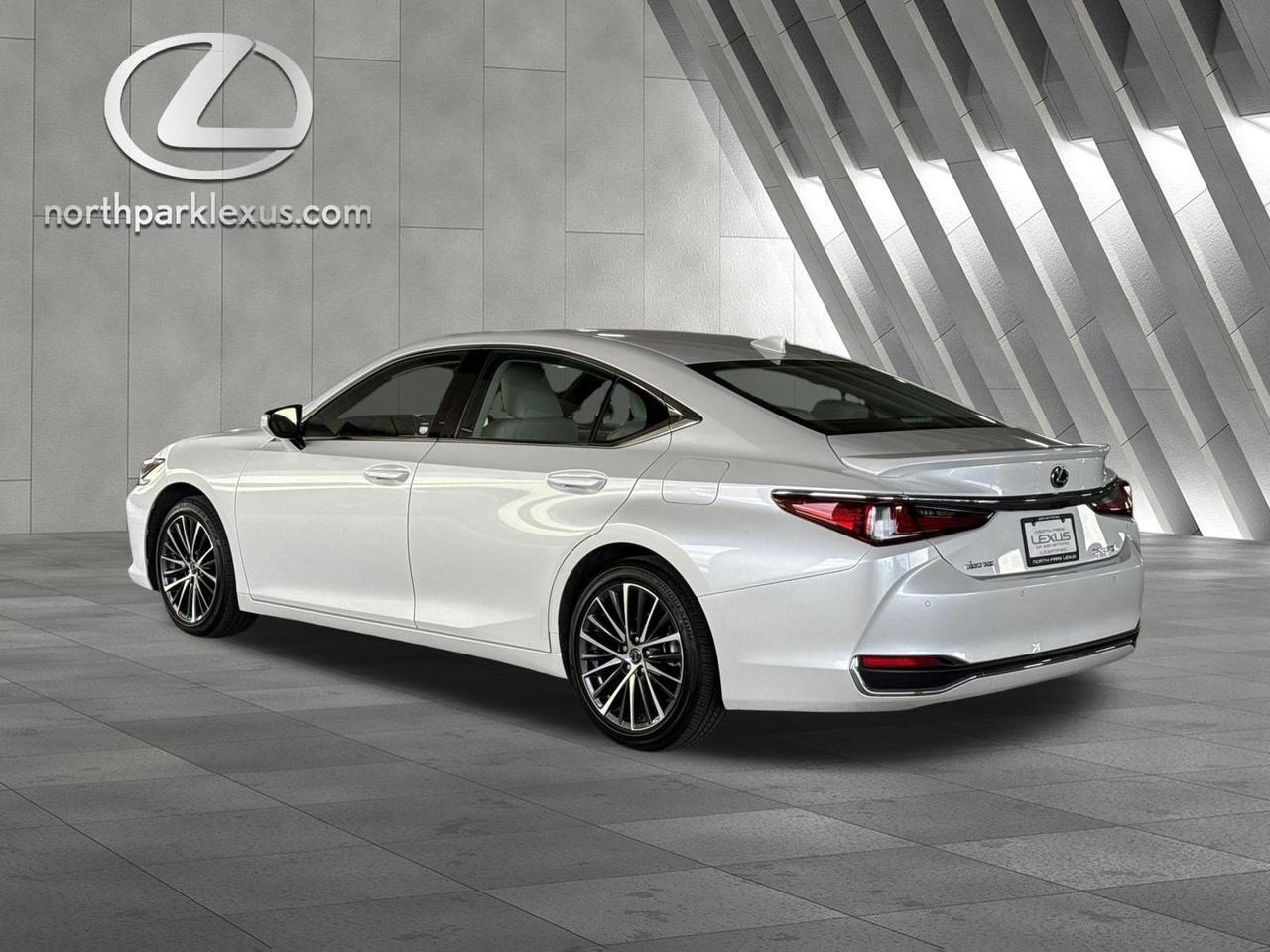 2025 Lexus ES 300h