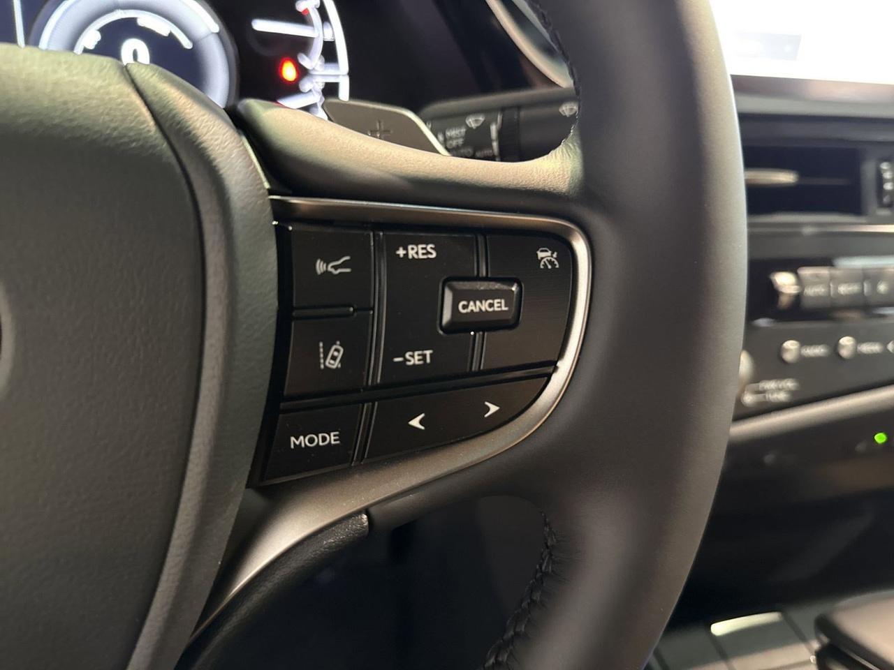 2025 Lexus ES 300h San Antonio TX