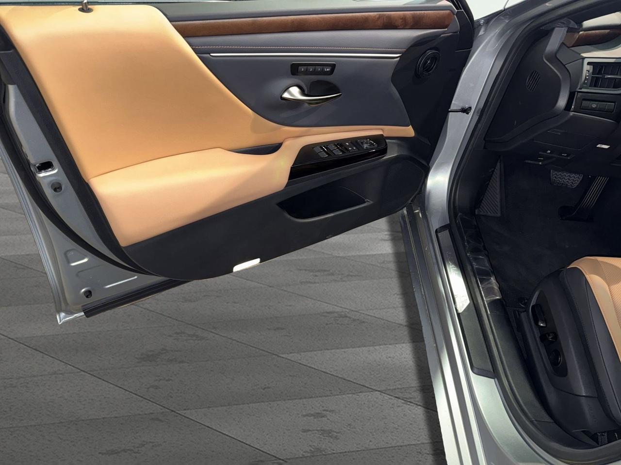 2025 Lexus ES 300h San Antonio TX