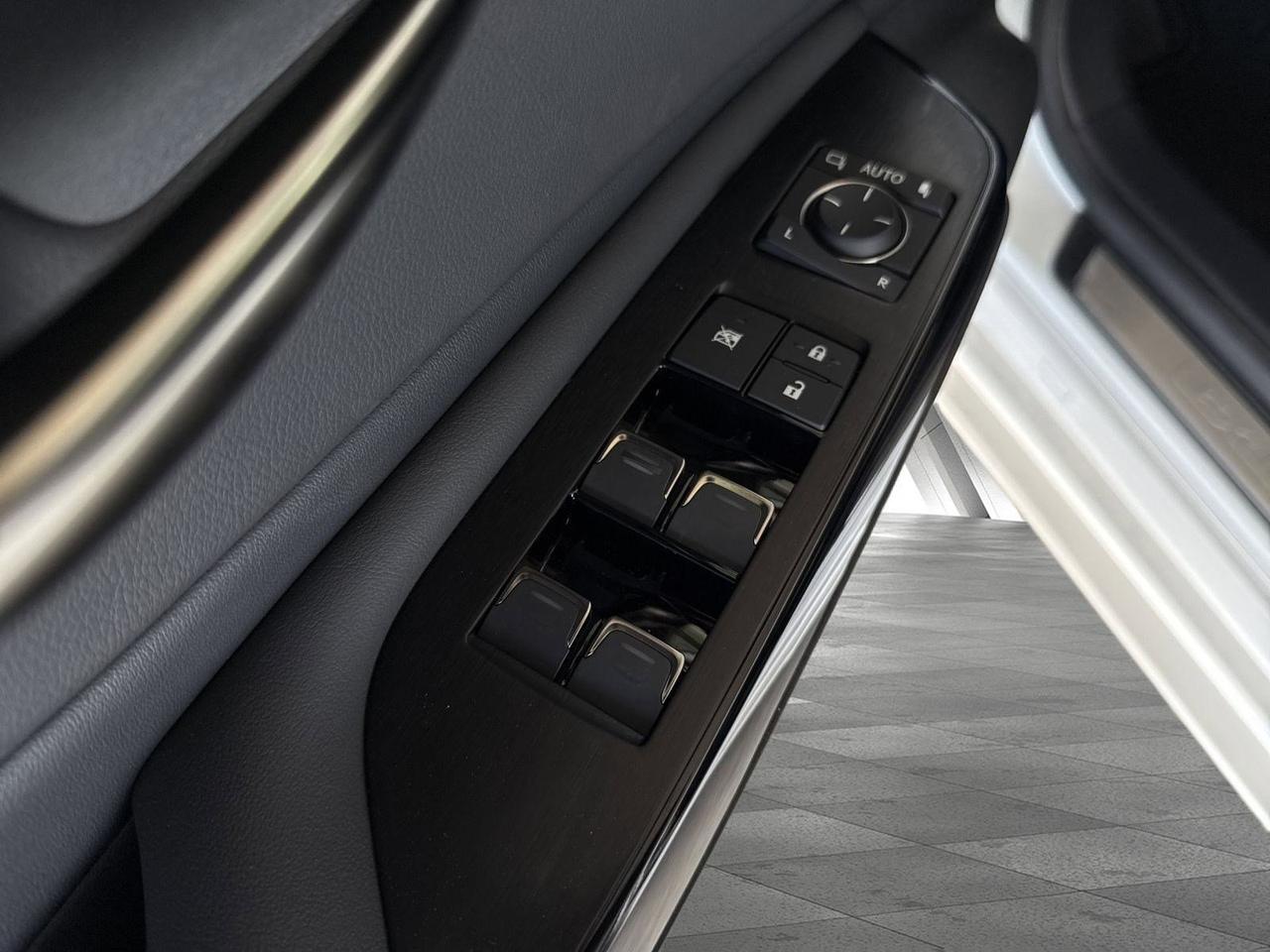 2025 Lexus ES 300h San Antonio TX