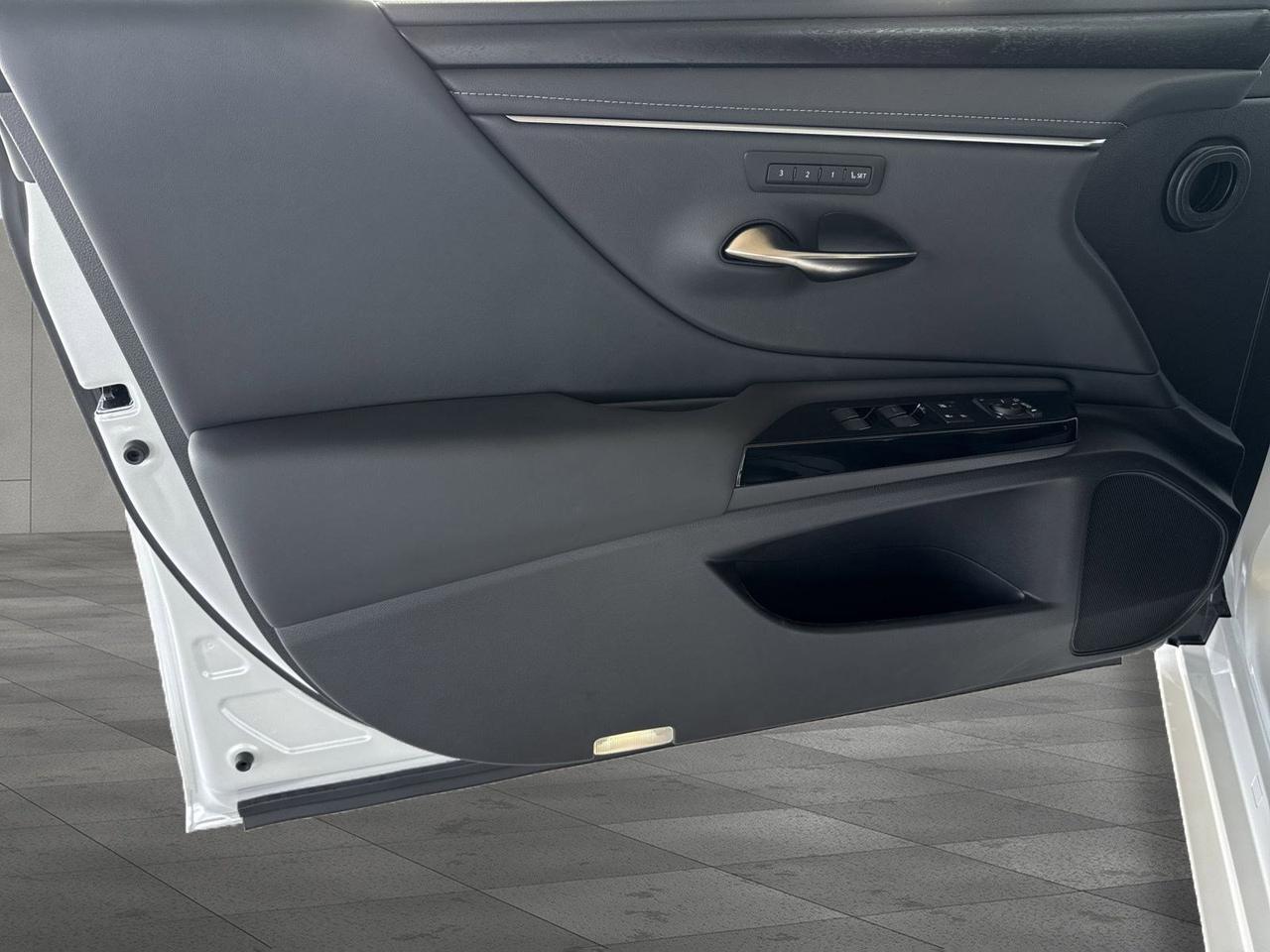 2025 Lexus ES 300h San Antonio TX