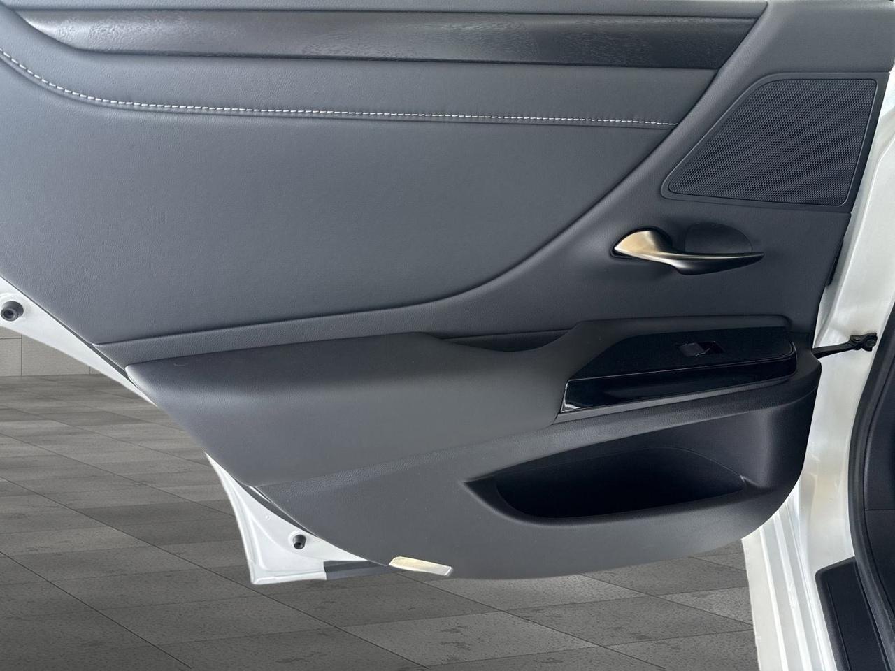 2025 Lexus ES 300h San Antonio TX