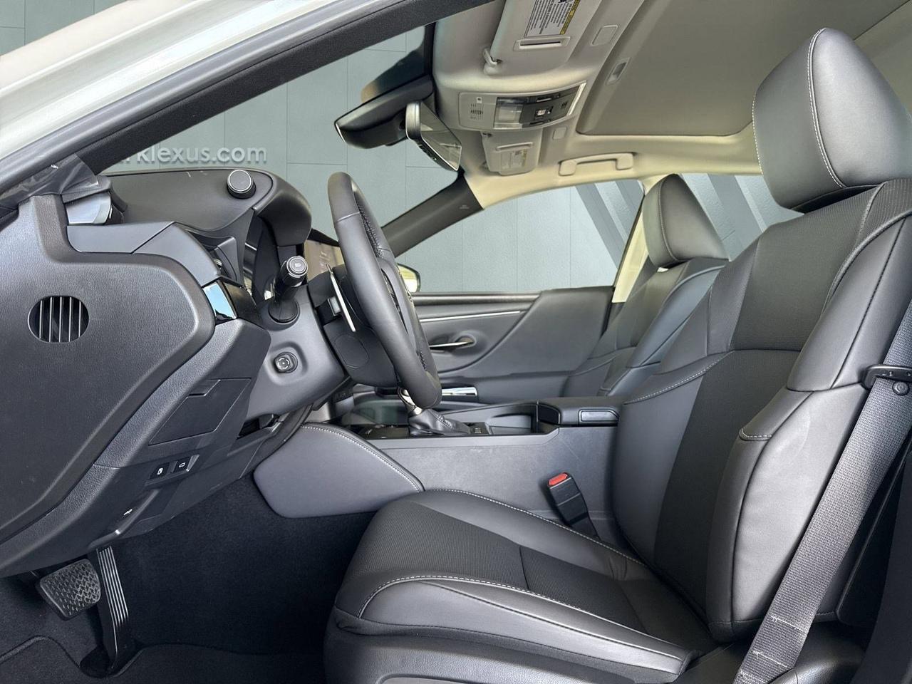 2025 Lexus ES 300h San Antonio TX