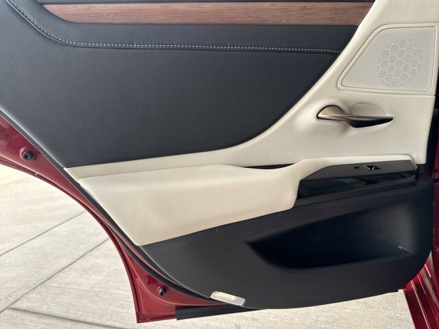 2025 Lexus ES 300h San Antonio TX