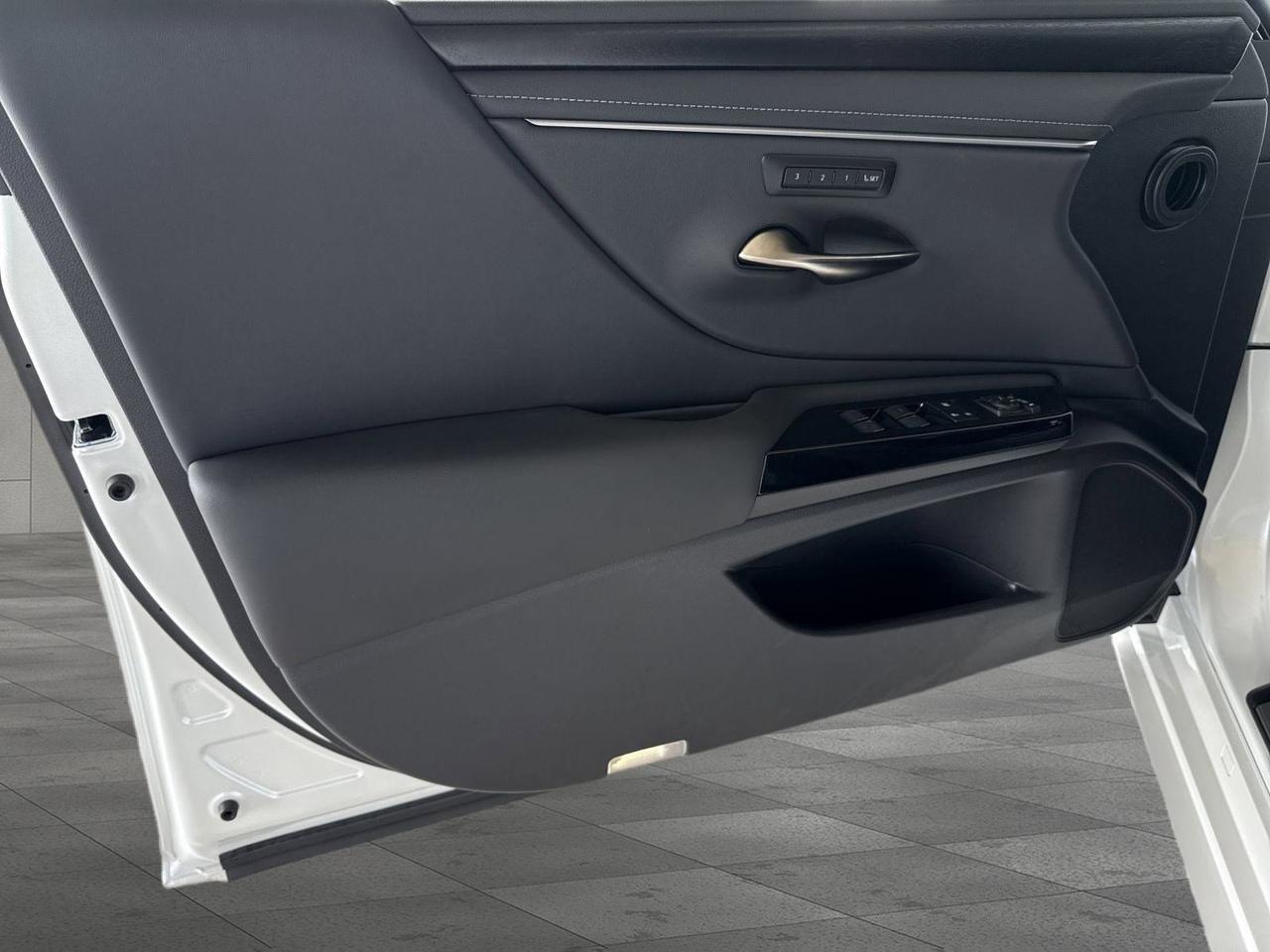 2025 Lexus ES 300h San Antonio TX
