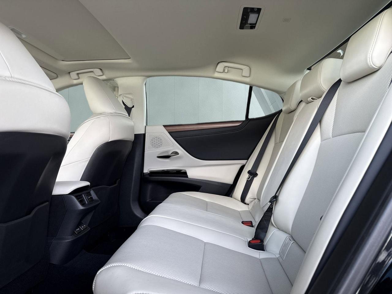 2025 Lexus ES 300h San Antonio TX