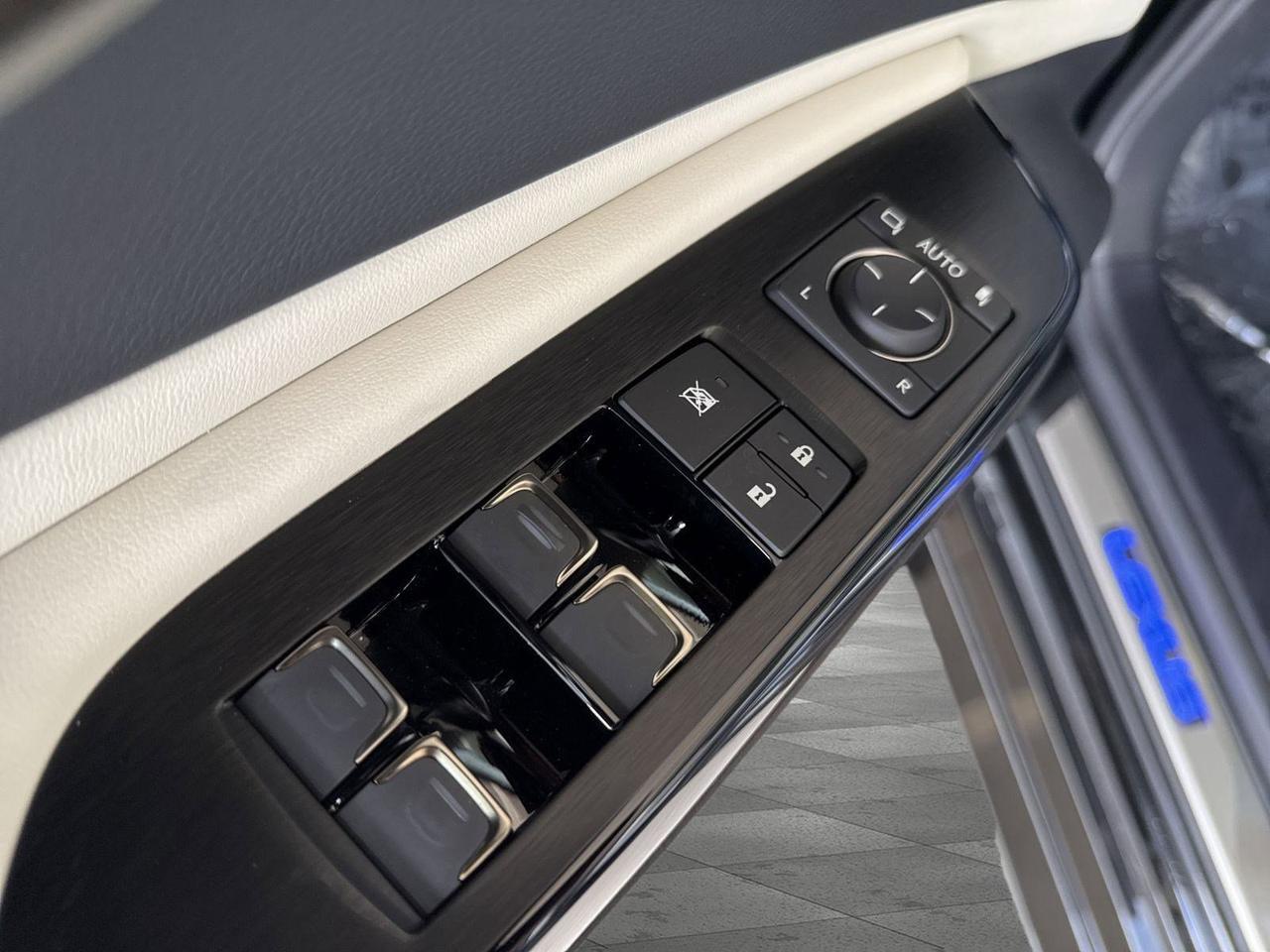 2025 Lexus ES 300h San Antonio TX