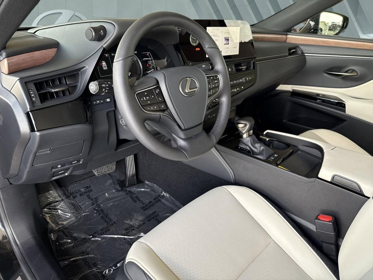 2025 Lexus ES 300h San Antonio TX