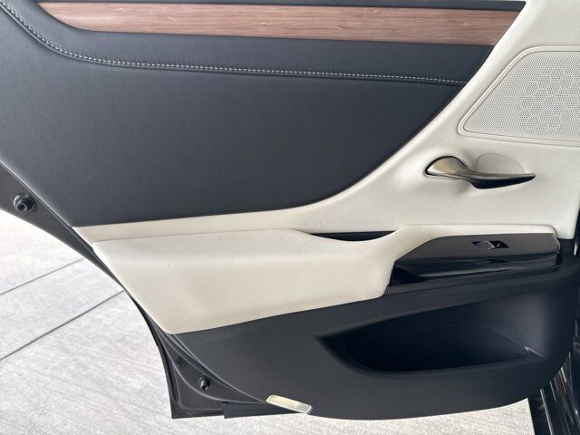 2025 Lexus ES 300h San Antonio TX