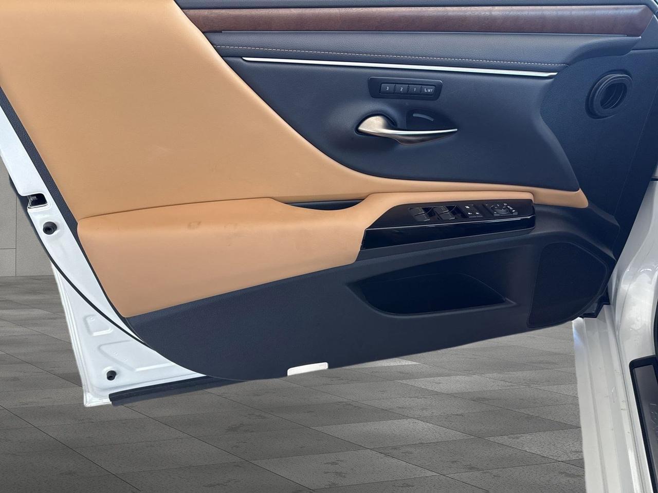 2025 Lexus ES 300h San Antonio TX