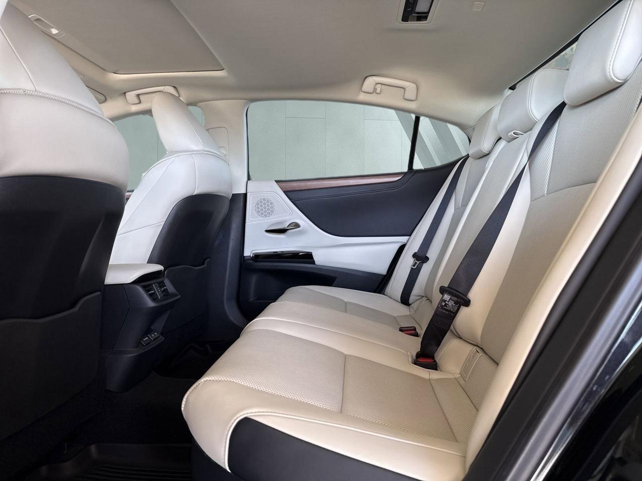 2025 Lexus ES 300h San Antonio TX