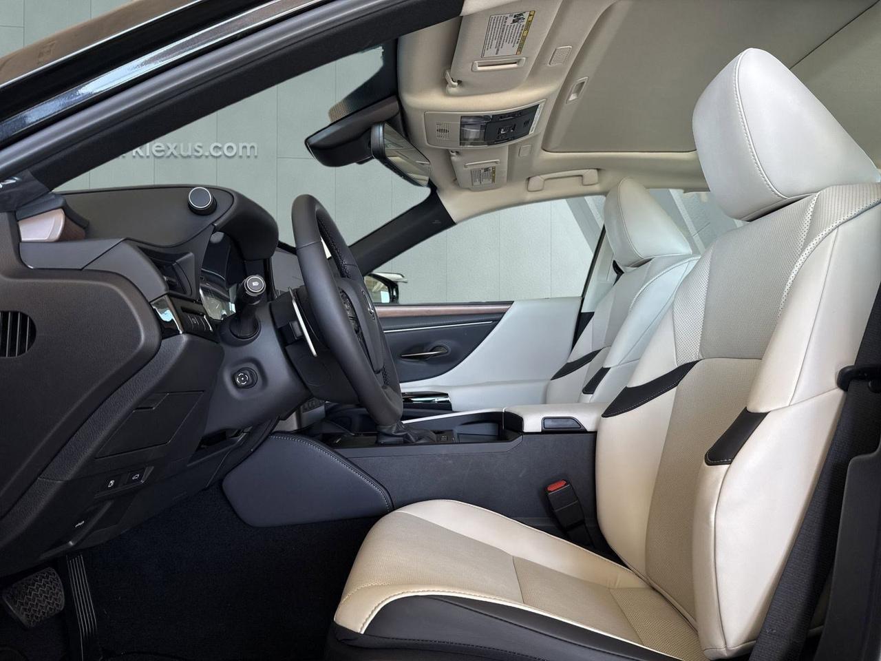 2025 Lexus ES 300h San Antonio TX