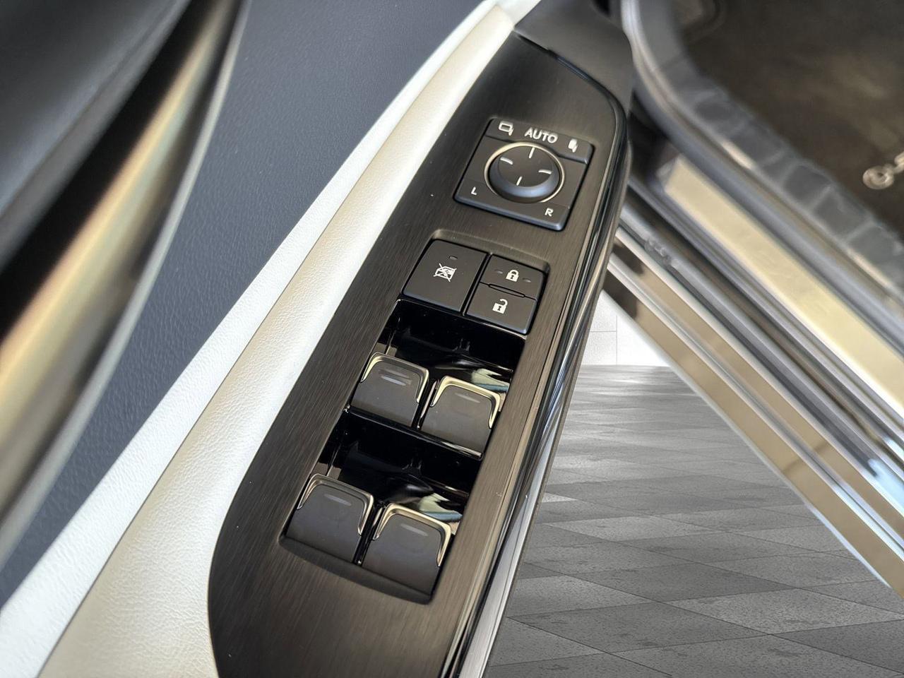 2025 Lexus ES 300h San Antonio TX