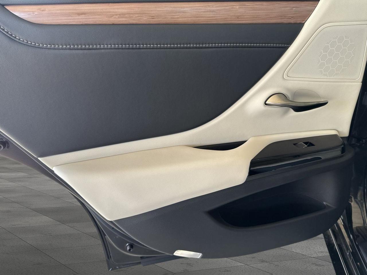 2025 Lexus ES 300h San Antonio TX