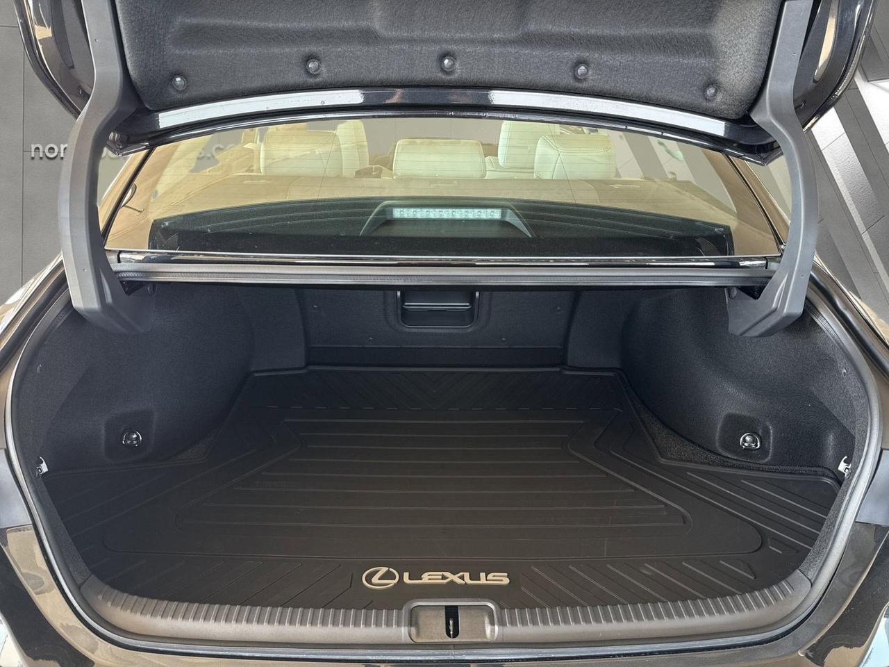 2025 Lexus ES 300h San Antonio TX