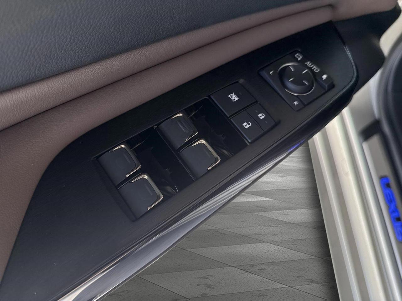 2025 Lexus ES 300h San Antonio TX