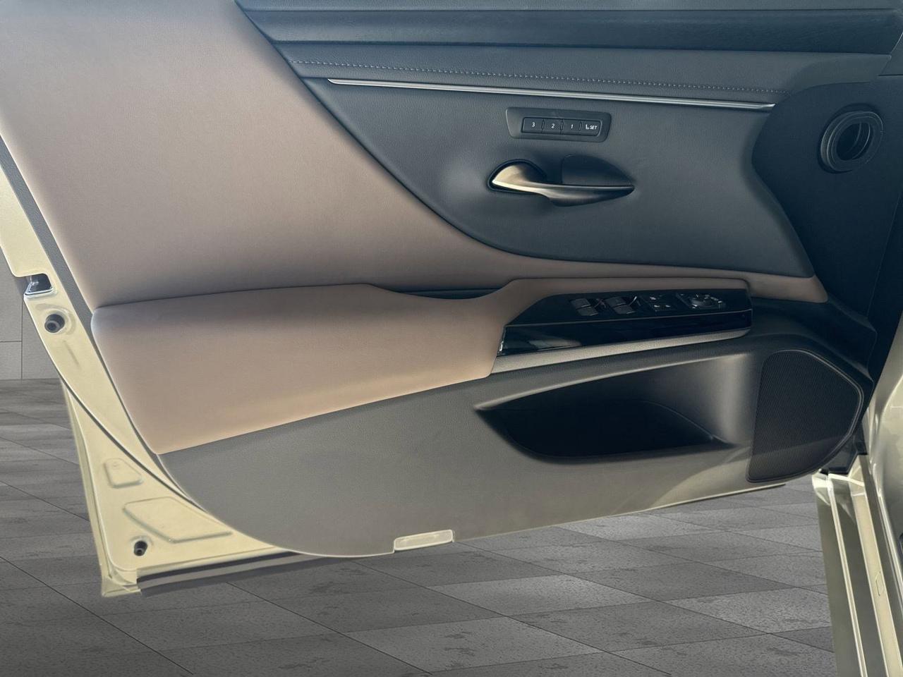 2025 Lexus ES 300h San Antonio TX