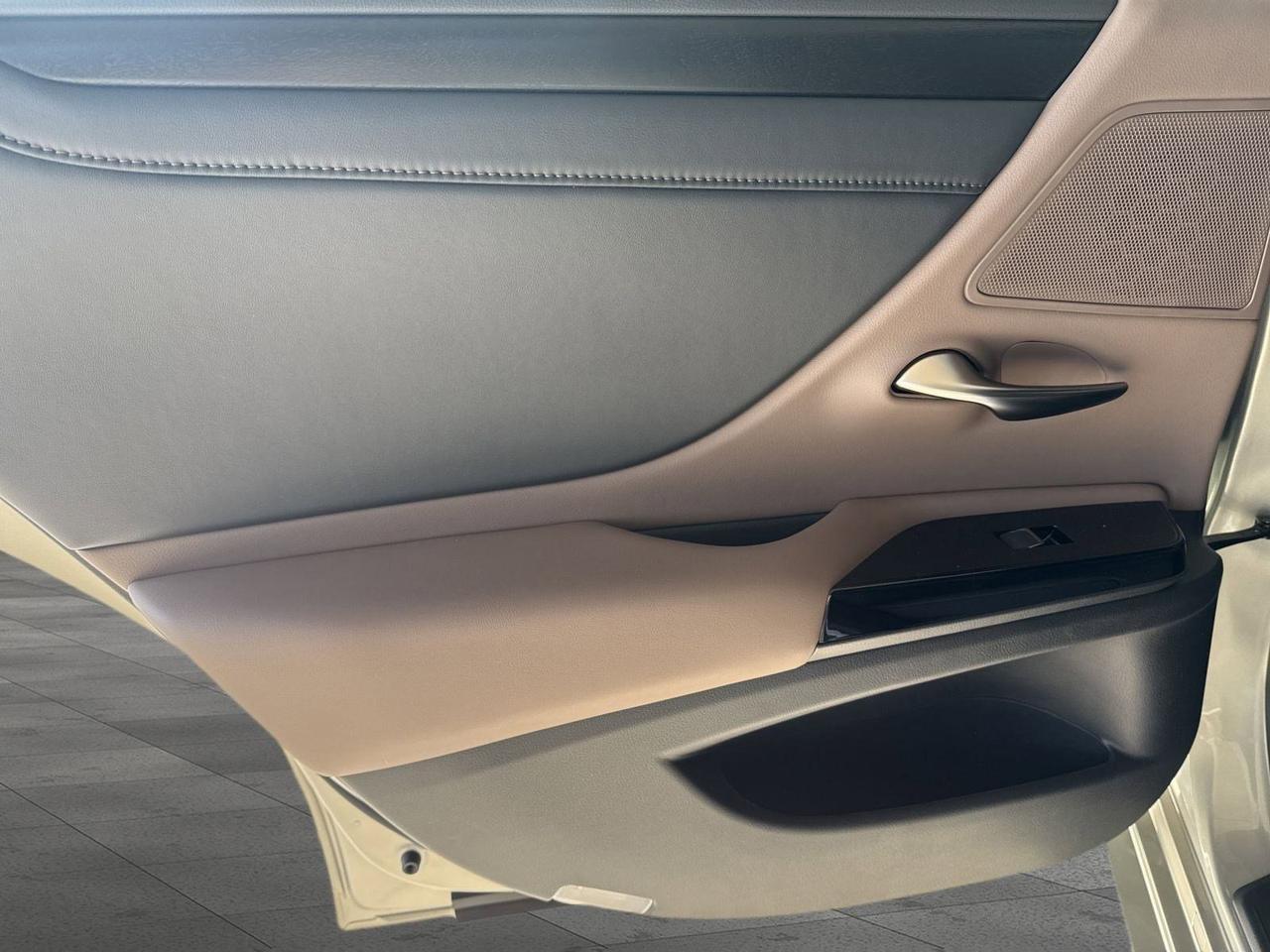 2025 Lexus ES 300h San Antonio TX