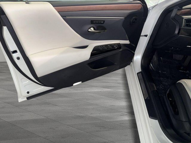 2025 Lexus ES 300h San Antonio TX