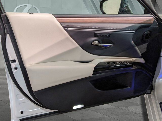 2025 Lexus ES 300h San Antonio TX