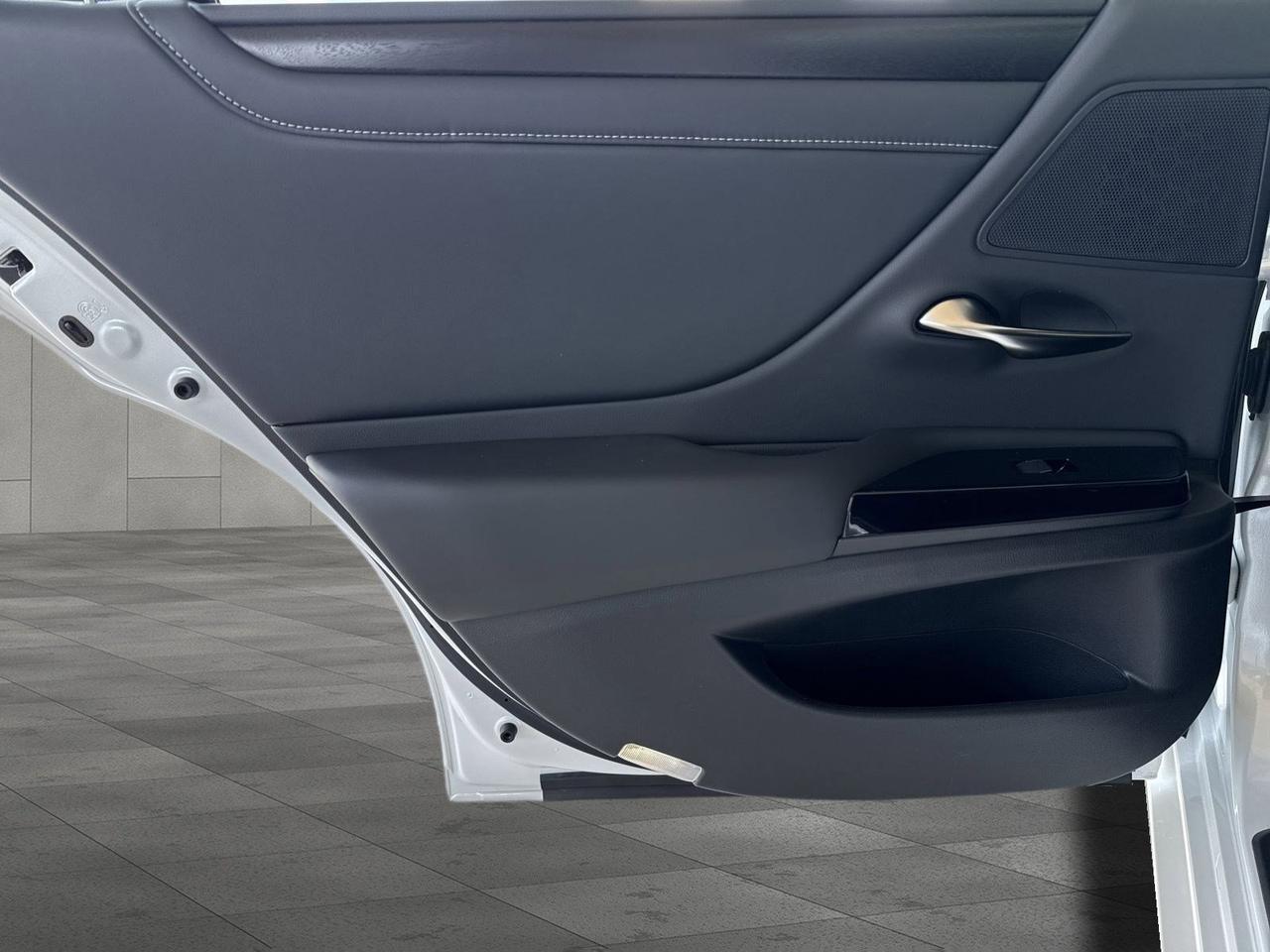 2025 Lexus ES 300h San Antonio TX