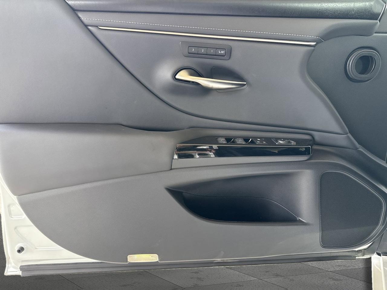 2025 Lexus ES 300h San Antonio TX