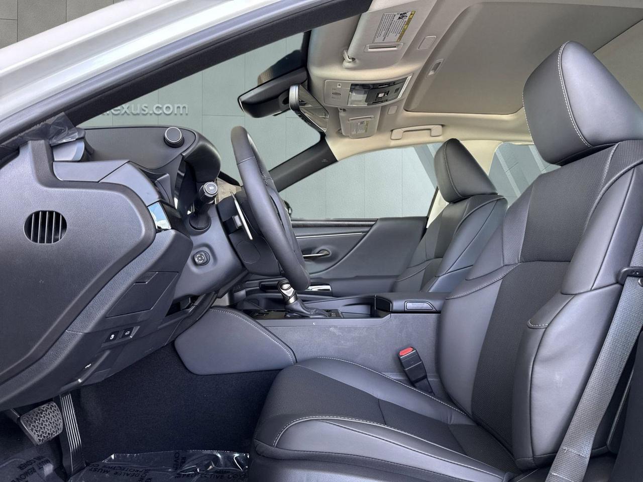 2025 Lexus ES 300h San Antonio TX