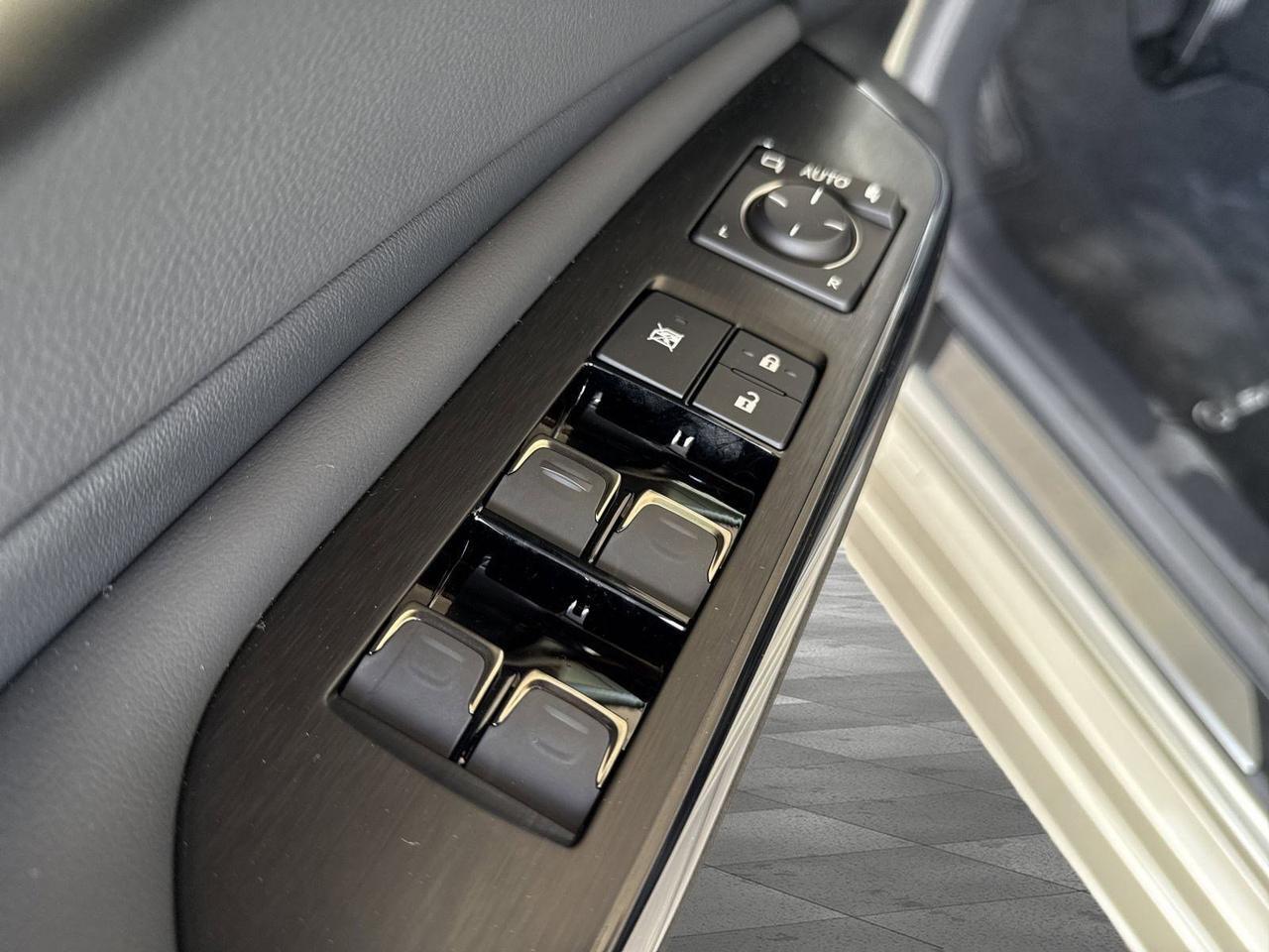 2025 Lexus ES 300h San Antonio TX