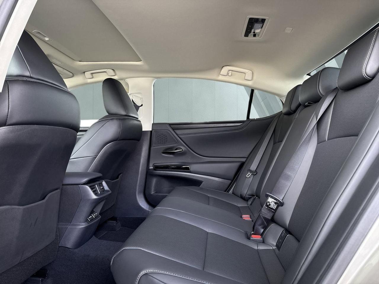 2025 Lexus ES 300h San Antonio TX
