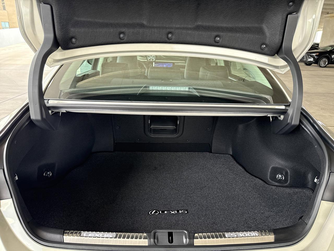 2025 Lexus ES 300h San Antonio TX