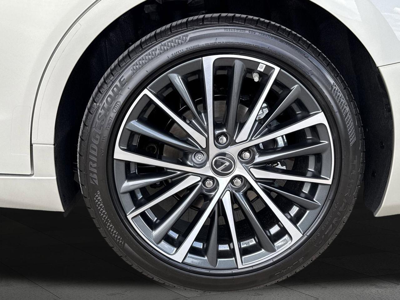 2025 Lexus ES 300h San Antonio TX
