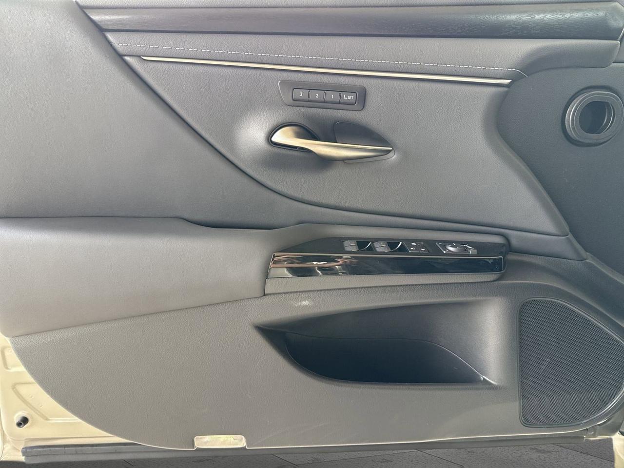 2025 Lexus ES 300h San Antonio TX