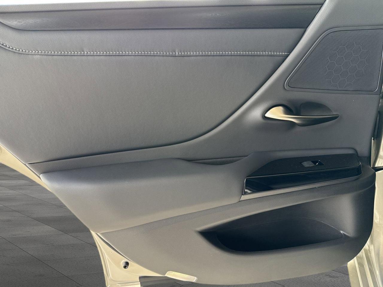 2025 Lexus ES 300h San Antonio TX