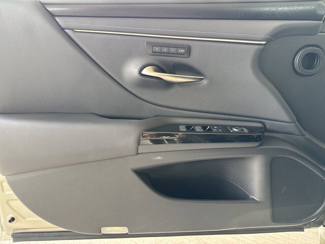 2025 Lexus ES 300h San Antonio TX