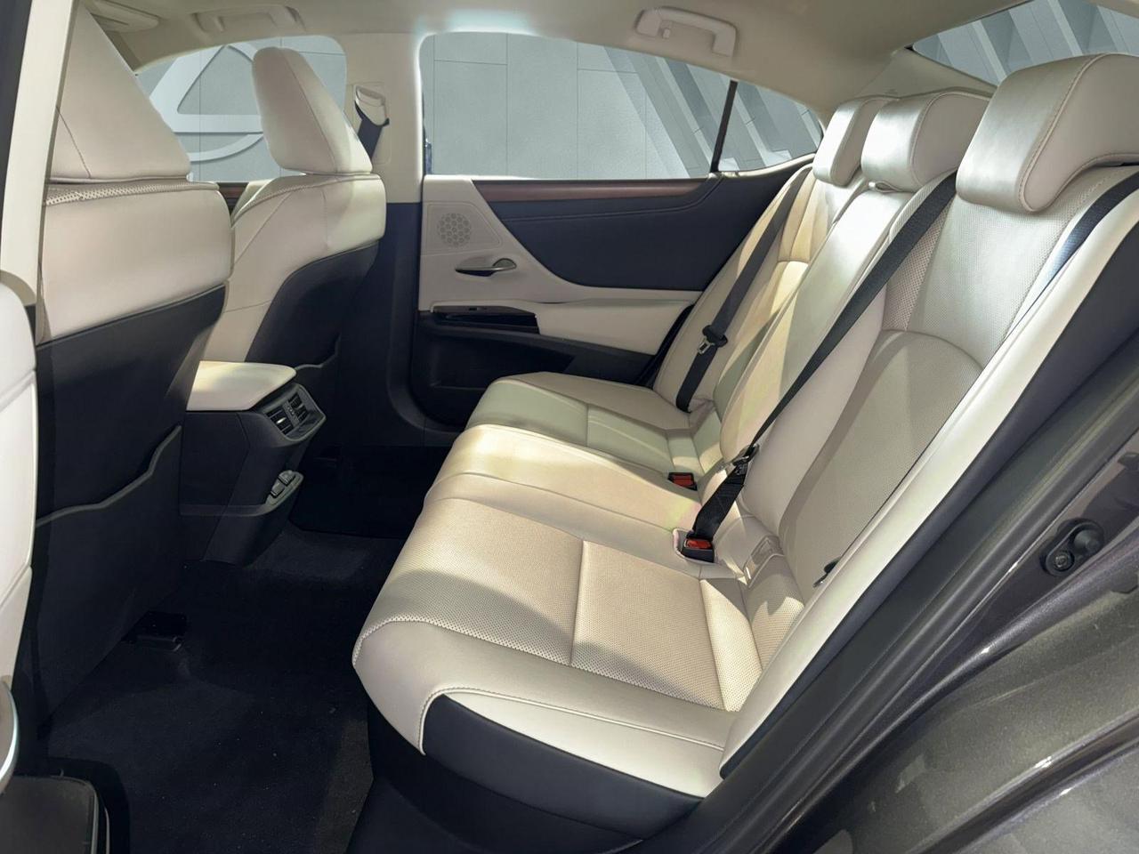 2025 Lexus ES 300h San Antonio TX