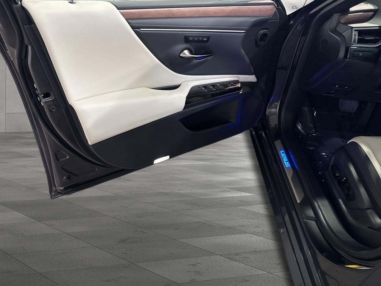 2025 Lexus ES 300h San Antonio TX