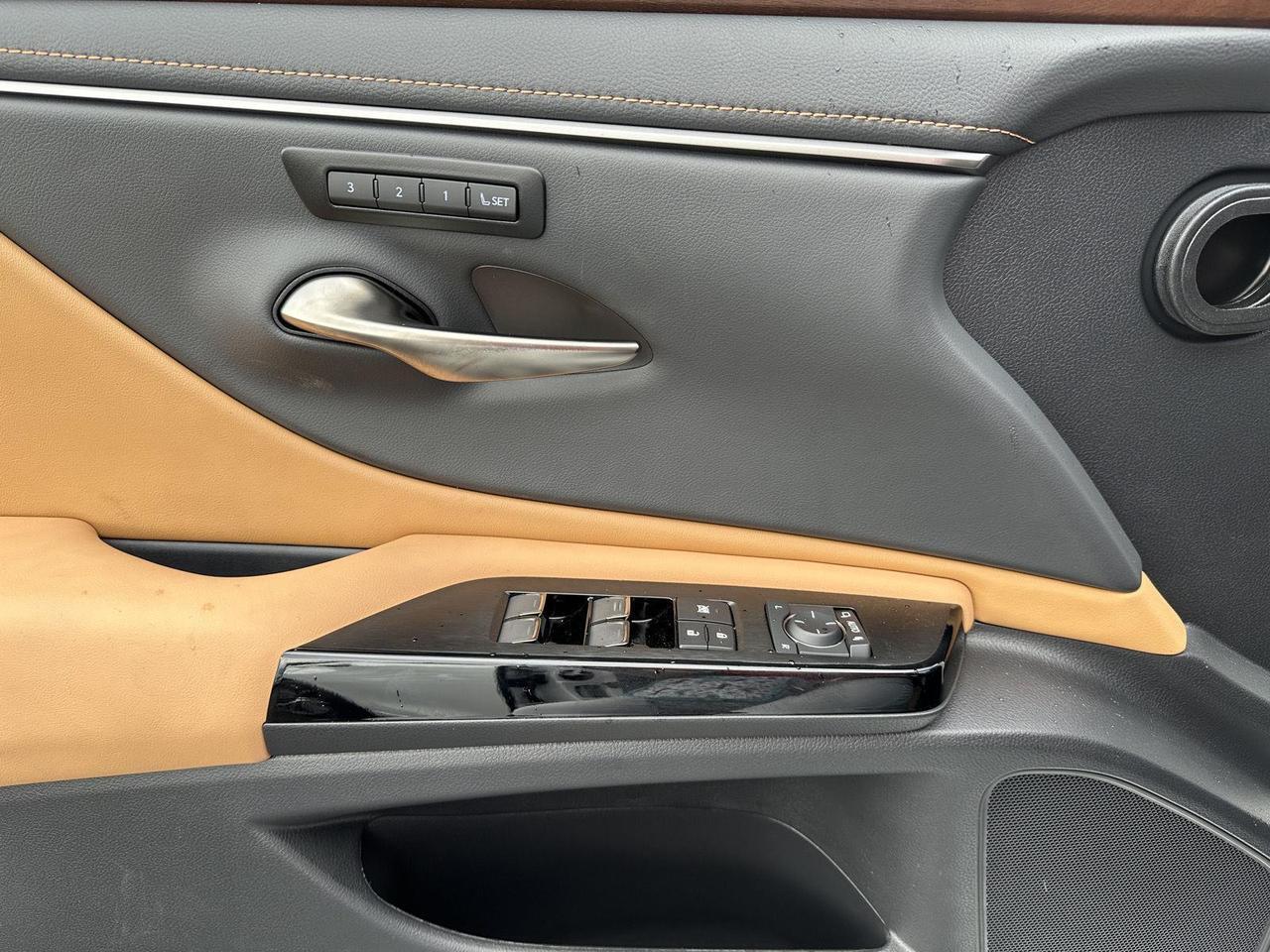 2025 Lexus ES 300h Tucson AZ