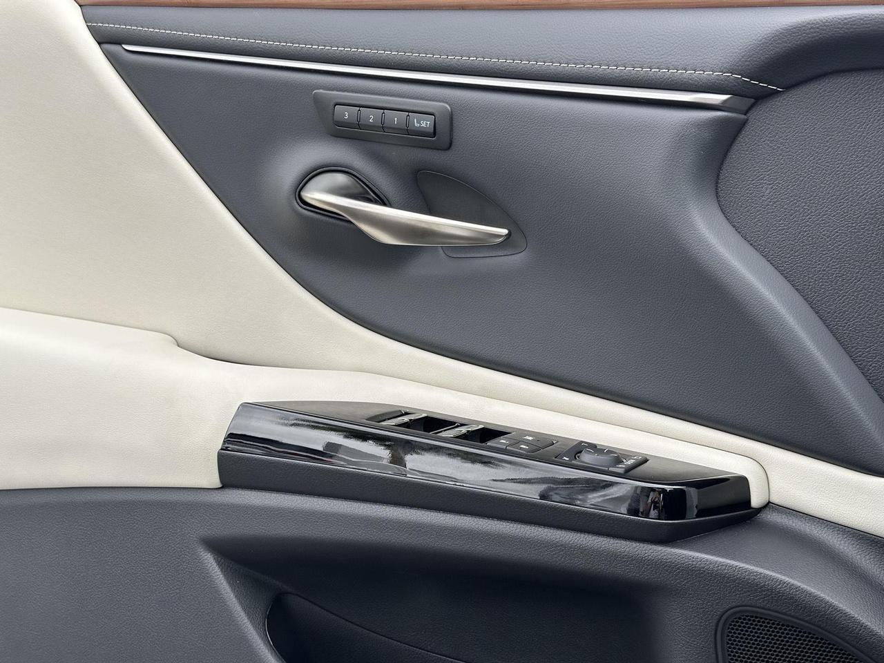2025 Lexus ES 300h Tucson AZ